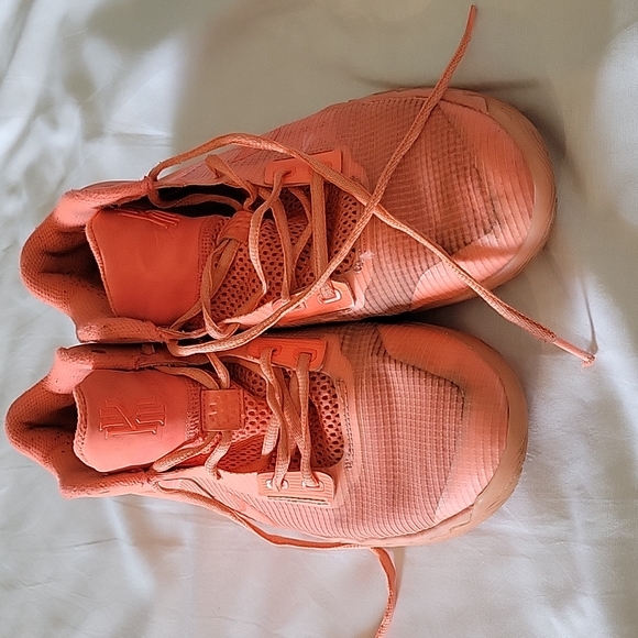 Nike shoes - Picture 2 of 4